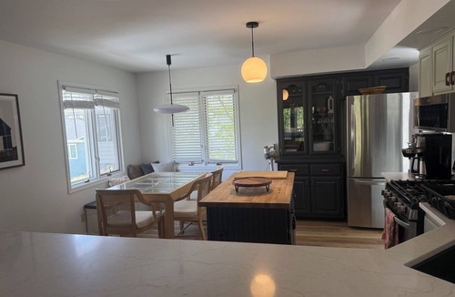 Delavan Lake House | 5BR/3BA Modern Lakeside Screened In Porch Fire Pit