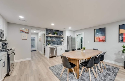 Denton House | 5BR/3BA walking distance to UNT with covered patio