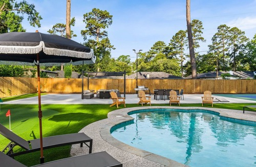 Spring House | 5BR/3BR Luxury Oasis- Pool, Spa, Mini Golf, Pickleball, Basketball