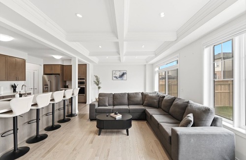 Kitchener House | 5BR/4.5WR Family Fun+Game Room+FencedYard+5Parking