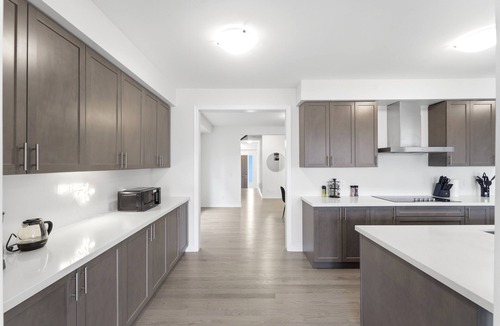 Kitchener House | 5BR/4.5WR Family Fun+Game Room+FencedYard+5Parking