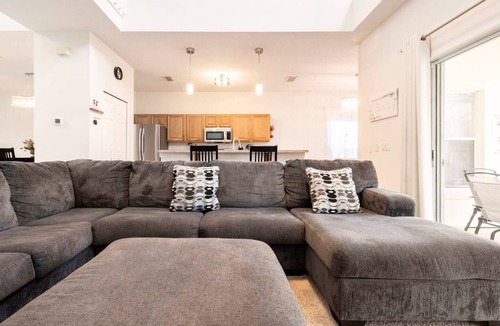 Highgate Park Villa | 5BR 4BA Luxury Villa with Private Heated Pool & Hot Tub! Close to Disney!