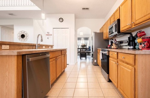 Highgate Park Villa | 5BR 4BA Luxury Villa with Private Heated Pool & Hot Tub! Close to Disney!