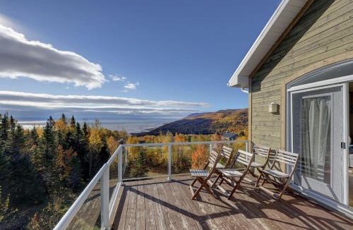 Petite-Riviere-Saint-Francois Ski Chalet | 5BR - 3BA - Panoramic View - Spa, Fireplace, Billiards