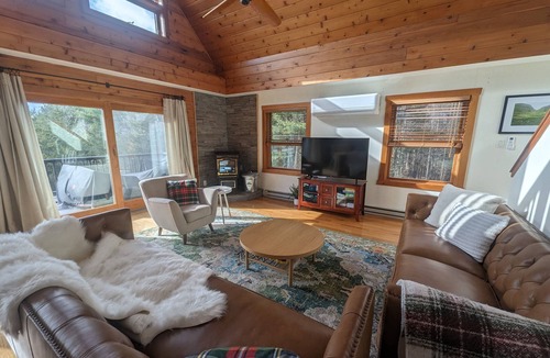 Prattsville House | 5BR Catskills Retreat Ski Close Hot Tub, Firepit, 2 grills, Deck, Fast WiFi