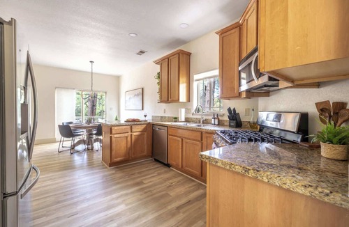 Ponderosa Trails House | 5BR Chalet: Hot Tub & Game Room