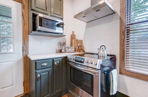 New Haven House | 5BR Family-Friendly Vacation Rental | Pets OK | Sleeps 11