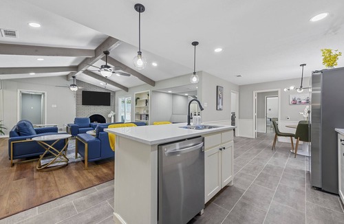 Grand Prairie House | 5BR Family Home w/Pool near AT&T Stadium