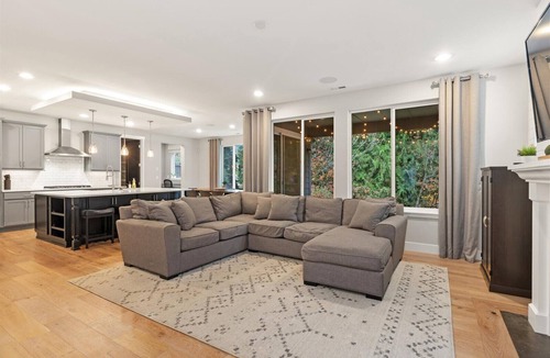 Monroe House | 5BR Family Retreat - Game Loft - Minutes to Fair