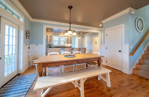 Nelscott House | 5BR Family Retreat | 2 Suites + Game Room | Sleeps 11