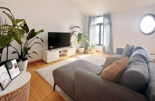 Gatineau House | 5BR Greenhouse + EV Charger - Perfect for Groups!