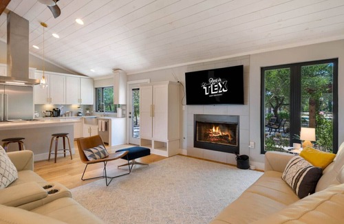 Dripping Springs House | 5BR Hill Country Pool Retreat Fire Pit Sleeps 12