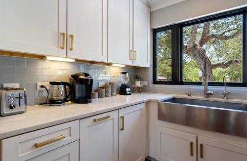 Dripping Springs House | 5BR Hill Country Pool Retreat Fire Pit Sleeps 12