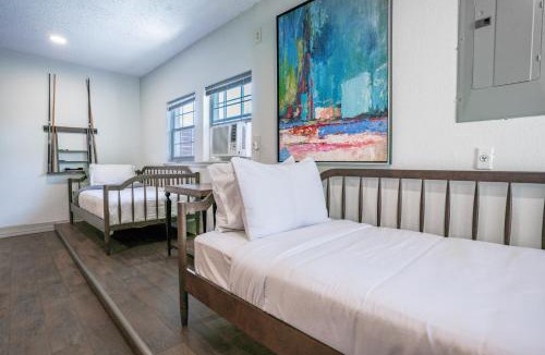 Warr Acres House | 5BR Home 8 mins Wiley Post, Sleeps 14