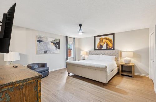 Warr Acres House | 5BR Home 8 mins Wiley Post, Sleeps 14
