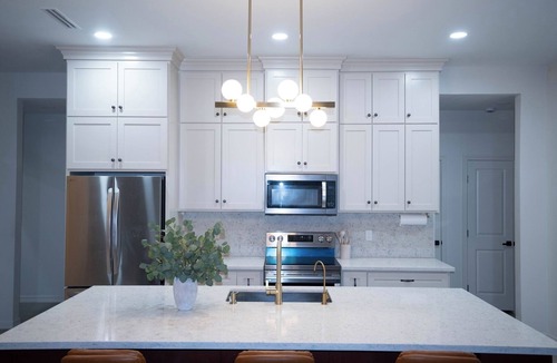 Brownsville House | 5BR Home Backyard + BBQ/Sleeps 10