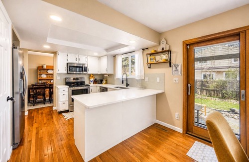 Centennial House | 5BR Home for Groups, Large Dining Table, SE Denver