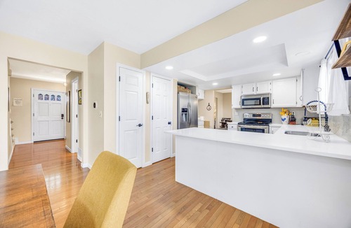 Centennial House | 5BR Home for Groups, Large Dining Table, SE Denver