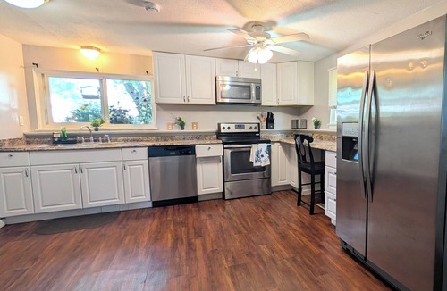 Ionia House | 5BR Home Near RIT & U of R Sleeps up to 12