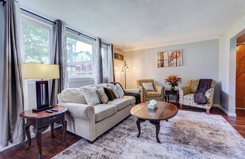 Ionia House | 5BR Home Near RIT & U of R Sleeps up to 12