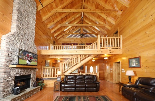 Sevierville Cabin | 5BR, Hot Tub, Peaceful Wooded Setting.