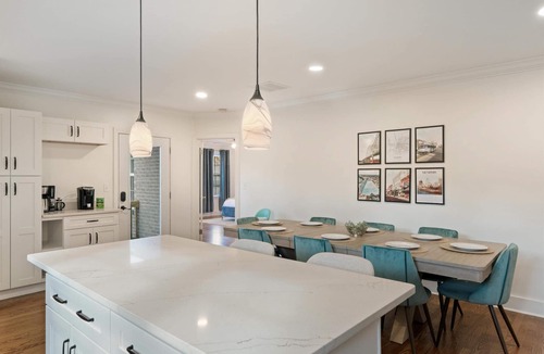 Joffre House | 5BR | Hot tub & Pool table | Mins to Beale