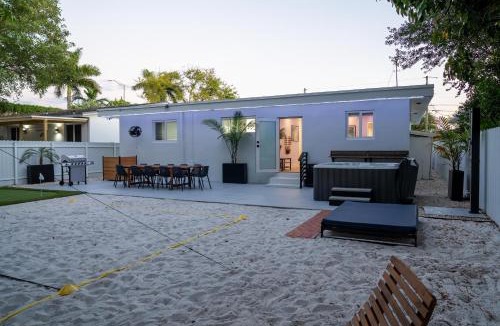 Liberty City Apartment | 5BR HotTubPoolTableMiniGolf 7 min to Wynwood