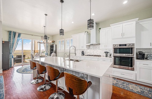 Hudson Villa | 5BR King’s Retreat Grand Villa w/Patio + Views
