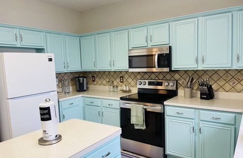 Irving House | 5BR Lakefront Retreat! Sleeps 10! Best Lake Views at Irving Lake