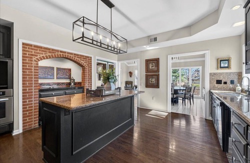 Prairie Village House | 5BR Luxury Home Walk to England World Cup HQ, Sleeps 12–14