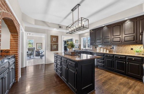 Prairie Village House | 5BR Luxury Home Walk to England World Cup HQ, Sleeps 12–14