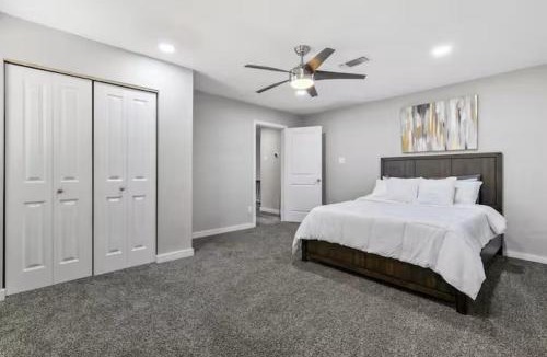 Grand Prairie Villa | 5BR Luxury Sleeps 10 By World Cup