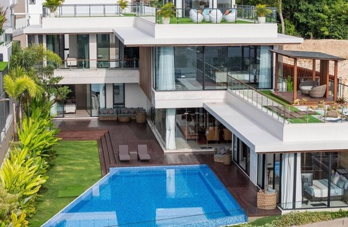 Ungasan Villa | 5BR Luxury Villa with Rooftop & Unique Pool