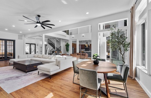 Pocket House | 5BR Modern Riverside Getaway - Relax & Unwind