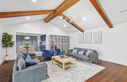 DeSoto House | 5BR Near AT&T Stadium | Pool, Hot Tub, Mini Golf