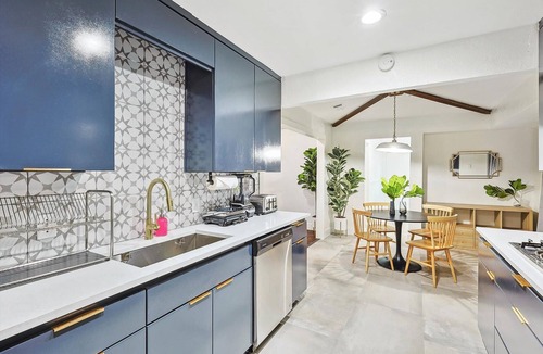 DeSoto House | 5BR Near AT&T Stadium | Pool, Hot Tub, Mini Golf