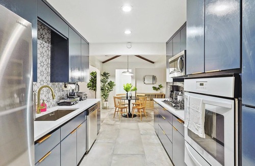 DeSoto House | 5BR Near AT&T Stadium | Pool, Hot Tub, Mini Golf