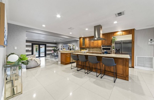 Carol City House | 5BR Oasis Near Hard Rock Stadium/Pool Spa BBQ