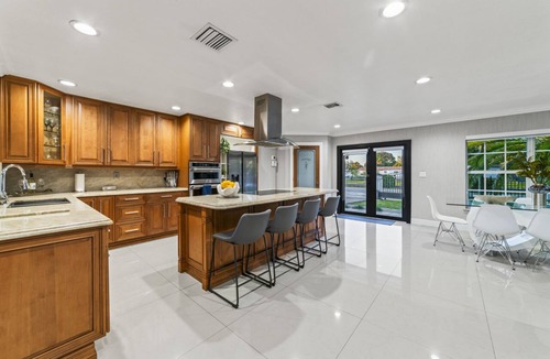 Carol City House | 5BR Oasis Near Hard Rock Stadium/Pool Spa BBQ