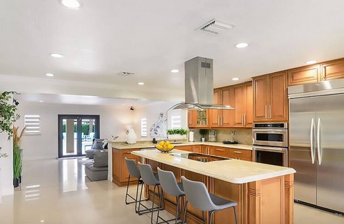 Carol City House | 5BR Oasis Near Hard Rock Stadium/Pool Spa BBQ