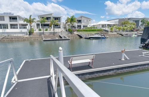 Helensvale Apartment | 5BR Oasis w RiverViews,Private Pool, Patio, Deck