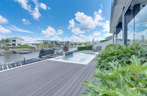 Helensvale Apartment | 5BR Oasis w RiverViews,Private Pool, Patio, Deck