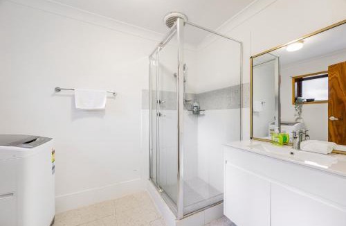 Hornsby Apartment | 5BR Peaceful Oasis with Wifi Garage