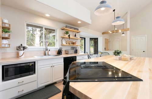 Woodland Park House | 5BR Pikes Peak Estate View- Fire Pit & Hot Tub 331550