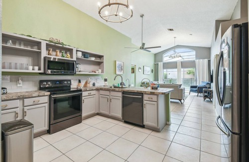 Lake Berkley House | 5BR Pool Home Near Disney