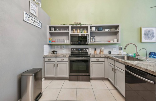 Lake Berkley House | 5BR Pool Home Near Disney