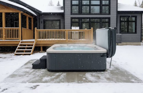 Dwight House | 5BR Private Forest | Sleep 10 | Hot Tub+EV Charger