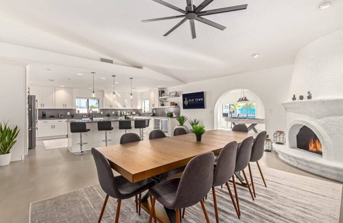 Chandler House | 5BR Resort-Style Oasis|2 Primary's|Cabana|GameRoom