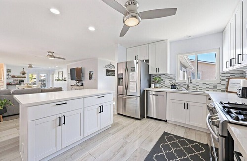 Paradise Hills House | 5BR Retreat w/Salt Water Pool, Spa, Fire Pit &BBQ