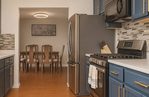 Southside House | 5BR Retreat with Theater and Game Room Near Downtown + POOL